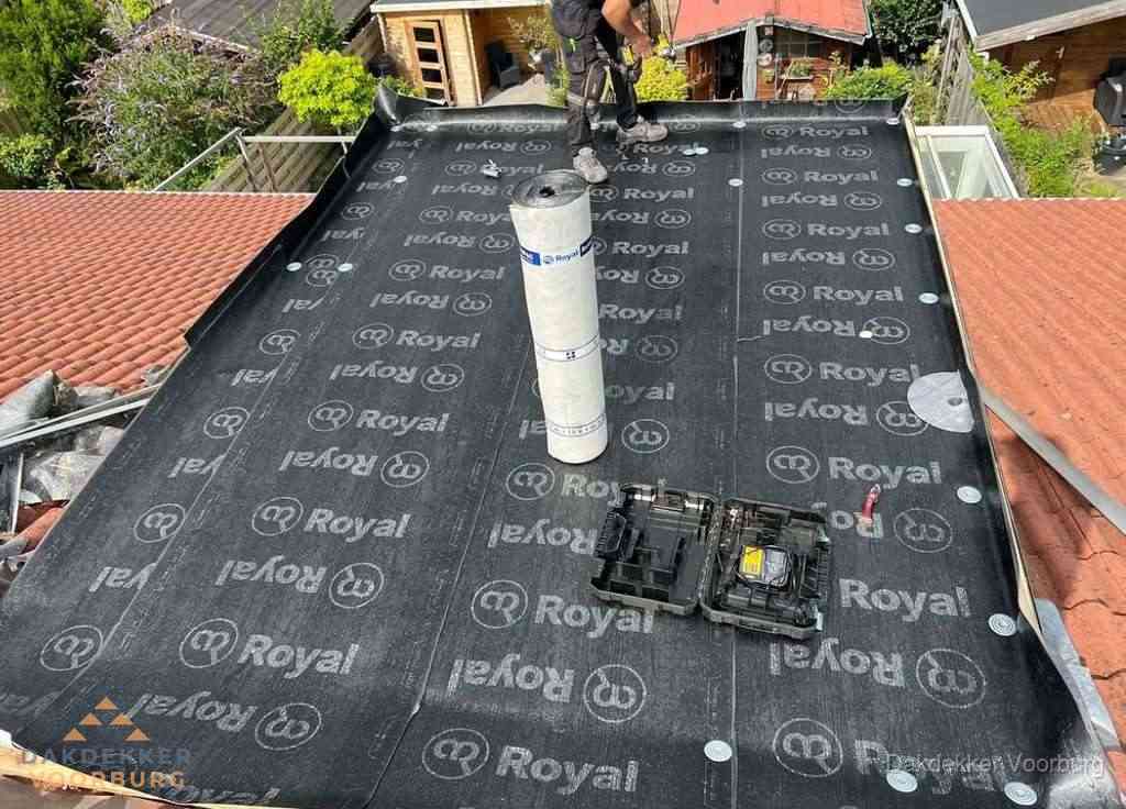 Dakrenovatie met Royal onderdak op plat dak in Voorburg