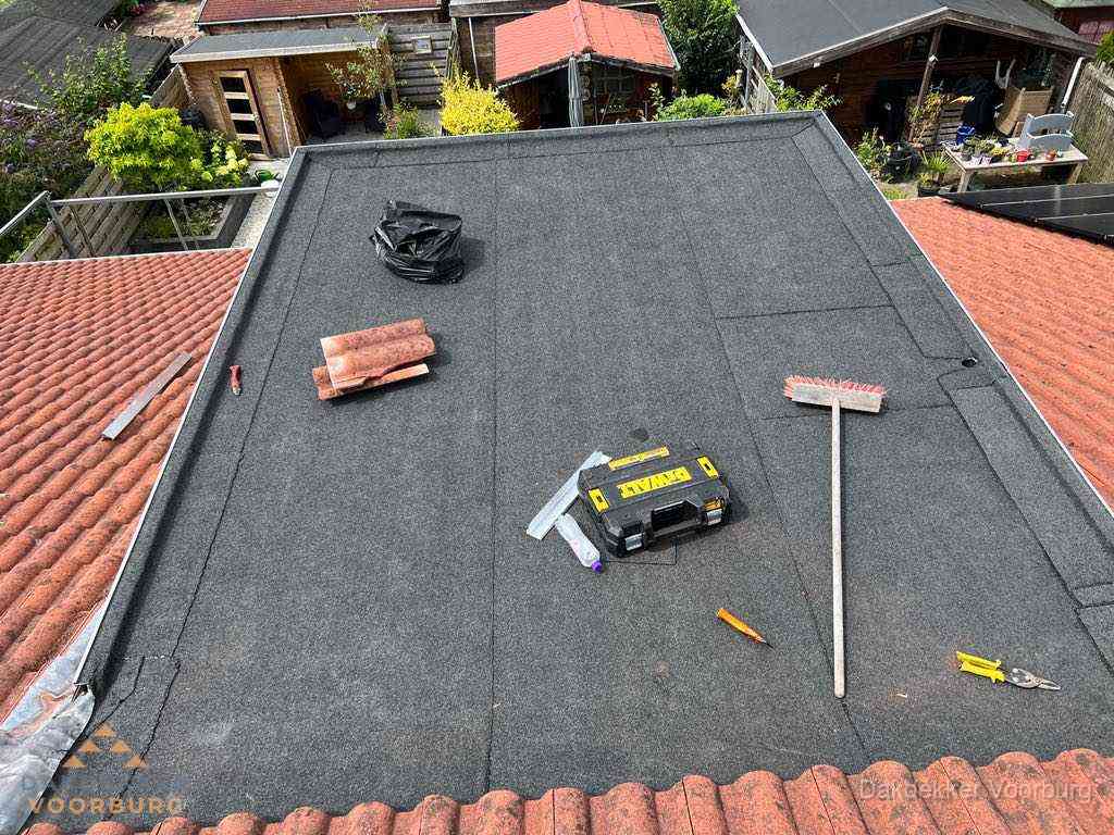 Nieuw plat dak met bitumen dakbedekking in Voorburg