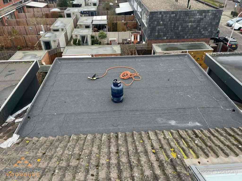 Dakreparatie plat dak met bitumen in Voorburg