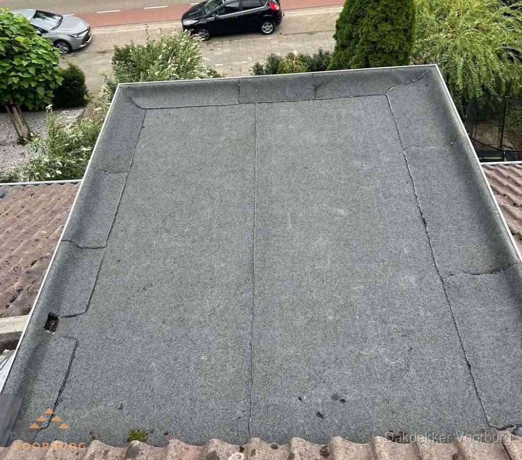 Dakbedekking schuur met bitumen in Voorburg